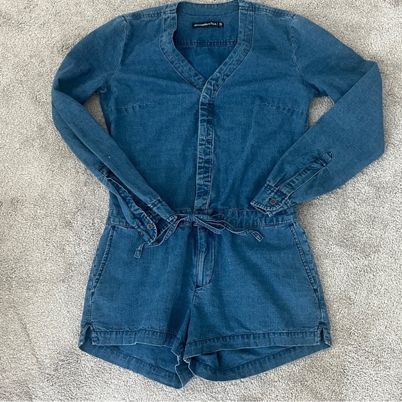 Abercrombie & Fitch Denim Long Sleeves V-Neck Romper - Picture 3 of 3